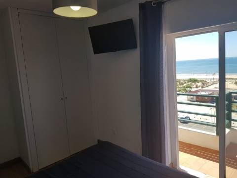 T2 com Terraço de 23m2 em Monte Gordo na Primeira Linha, Vista Mar