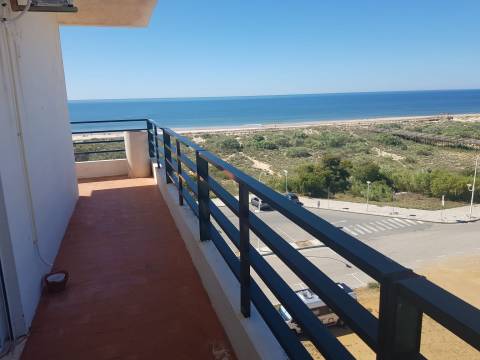 T2 com Terraço de 23m2 em Monte Gordo na Primeira Linha, Vista Mar