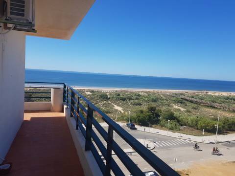 T2 com Terraço de 23m2 em Monte Gordo na Primeira Linha, Vista Mar