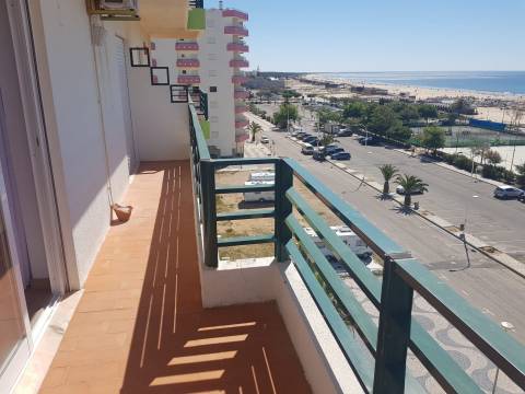 T2 com Terraço de 23m2 em Monte Gordo na Primeira Linha, Vista Mar