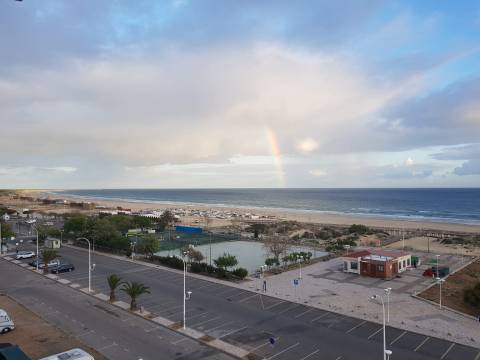 T2 com Terraço de 23m2 em Monte Gordo na Primeira Linha, Vista Mar