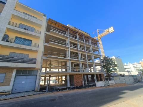 Apartamento T2 com Terraço privativo - Empreendimento Exclusivo em Zona Tranquila de Olhão.