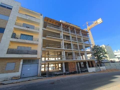 Apartamento T2 com Terraço privativo - Empreendimento Exclusivo em Zona Tranquila de Olhão.