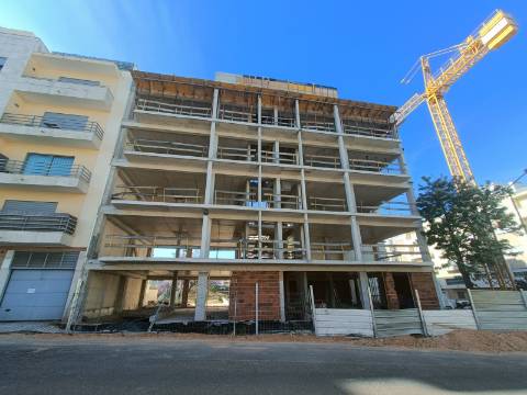 Apartamento T2 com Terraço privativo - Empreendimento Exclusivo em Zona Tranquila de Olhão.