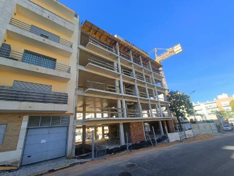Apartamento T2 com Terraço privativo - Empreendimento Exclusivo em Zona Tranquila de Olhão.