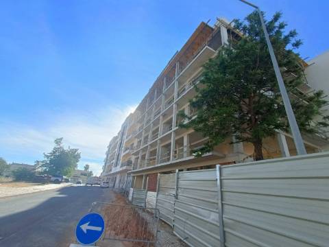 Apartamento T2 com Terraço privativo - Empreendimento Exclusivo em Zona Tranquila de Olhão.