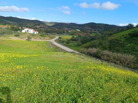 TERRENO COM 85.380 M2 - COM RUINAS - POÇO COM ÁGUA - POSSIBILIDADE DE CONSTRUÇÃO - MORADIA - TURISMO - BELICHE - CASTRO MARIM - ALGARVE