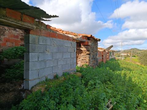 TERRENO COM 85.380 M2 - COM RUINAS - POÇO COM ÁGUA - POSSIBILIDADE DE CONSTRUÇÃO - MORADIA - TURISMO - BELICHE - CASTRO MARIM - ALGARVE
