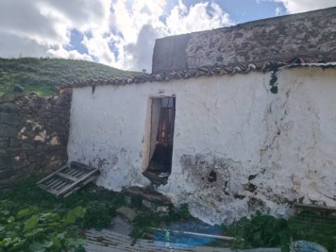 TERRENO COM 85.380 M2 - COM RUINAS - POÇO COM ÁGUA - POSSIBILIDADE DE CONSTRUÇÃO - MORADIA - TURISMO - BELICHE - CASTRO MARIM - ALGARVE