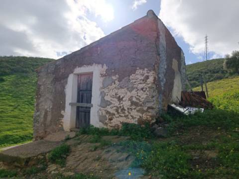 TERRENO COM 85.380 M2 - COM RUINAS - POÇO COM ÁGUA - POSSIBILIDADE DE CONSTRUÇÃO - MORADIA - TURISMO - BELICHE - CASTRO MARIM - ALGARVE