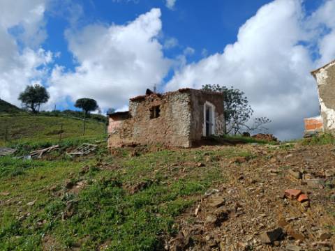 TERRENO COM 85.380 M2 - COM RUINAS - POÇO COM ÁGUA - POSSIBILIDADE DE CONSTRUÇÃO - MORADIA - TURISMO - BELICHE - CASTRO MARIM - ALGARVE
