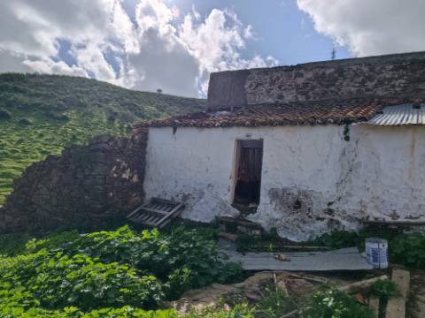 TERRENO COM 85.380 M2 - COM RUINAS - POÇO COM ÁGUA - POSSIBILIDADE DE CONSTRUÇÃO - MORADIA - TURISMO - BELICHE - CASTRO MARIM - ALGARVE