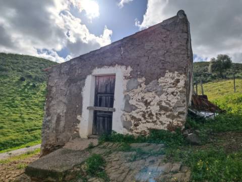 TERRENO COM 85.380 M2 - COM RUINAS - POÇO COM ÁGUA - POSSIBILIDADE DE CONSTRUÇÃO - MORADIA - TURISMO - BELICHE - CASTRO MARIM - ALGARVE