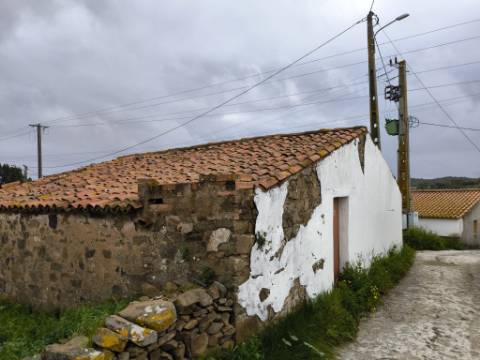 RUINA COM 105 M2 - PARA HABITAÇÃO - COM TERRENO DE 600 M2 - EM MILFRADES - VAQUEIROS - ALCOUTIM - ALGARVE