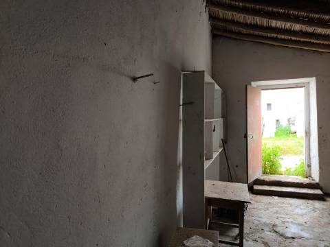 RUINA COM 105 M2 - PARA HABITAÇÃO - COM TERRENO DE 600 M2 - EM MILFRADES - VAQUEIROS - ALCOUTIM - ALGARVE