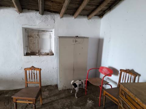 RUINA COM 105 M2 - PARA HABITAÇÃO - COM TERRENO DE 600 M2 - EM MILFRADES - VAQUEIROS - ALCOUTIM - ALGARVE