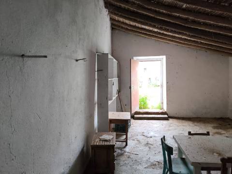RUINA COM 105 M2 - PARA HABITAÇÃO - COM TERRENO DE 600 M2 - EM MILFRADES - VAQUEIROS - ALCOUTIM - ALGARVE
