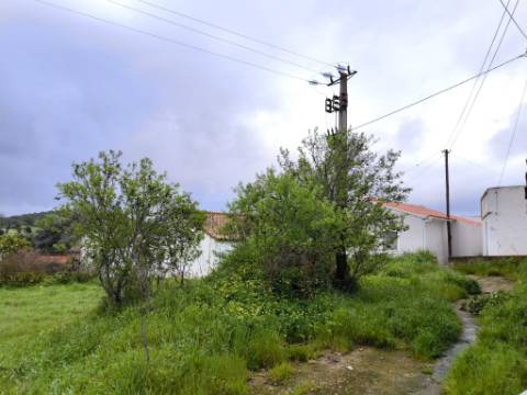 RUINA COM 105 M2 - PARA HABITAÇÃO - COM TERRENO DE 600 M2 - EM MILFRADES - VAQUEIROS - ALCOUTIM - ALGARVE