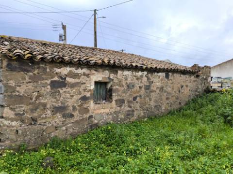 RUINA COM 105 M2 - PARA HABITAÇÃO - COM TERRENO DE 600 M2 - EM MILFRADES - VAQUEIROS - ALCOUTIM - ALGARVE