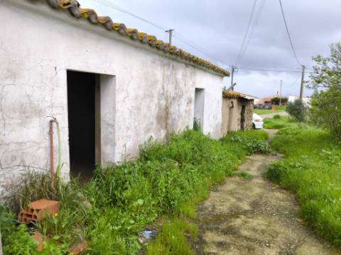 RUINA COM 105 M2 - PARA HABITAÇÃO - COM TERRENO DE 600 M2 - EM MILFRADES - VAQUEIROS - ALCOUTIM - ALGARVE