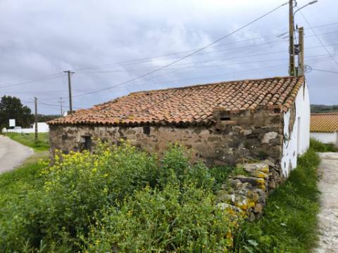 RUINA COM 105 M2 - PARA HABITAÇÃO - COM TERRENO DE 600 M2 - EM MILFRADES - VAQUEIROS - ALCOUTIM - ALGARVE