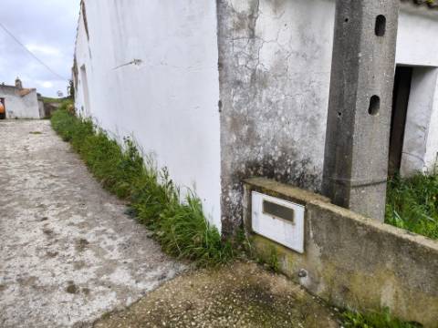 RUINA COM 105 M2 - PARA HABITAÇÃO - COM TERRENO DE 600 M2 - EM MILFRADES - VAQUEIROS - ALCOUTIM - ALGARVE