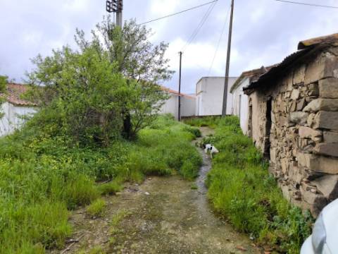 RUINA COM 105 M2 - PARA HABITAÇÃO - COM TERRENO DE 600 M2 - EM MILFRADES - VAQUEIROS - ALCOUTIM - ALGARVE