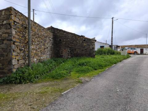 RUINA COM 105 M2 - PARA HABITAÇÃO - COM TERRENO DE 600 M2 - EM MILFRADES - VAQUEIROS - ALCOUTIM - ALGARVE