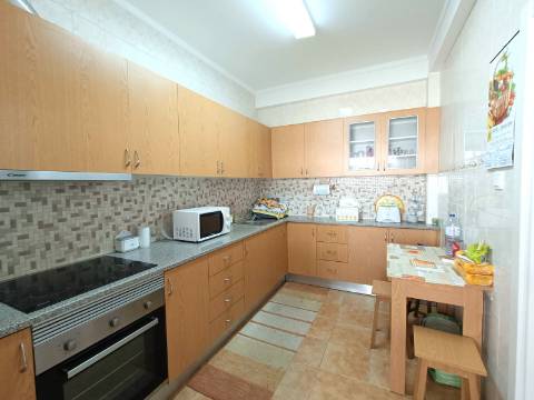 Apartamento T3 com Localização Privilegiada na Baixa da Cidade.