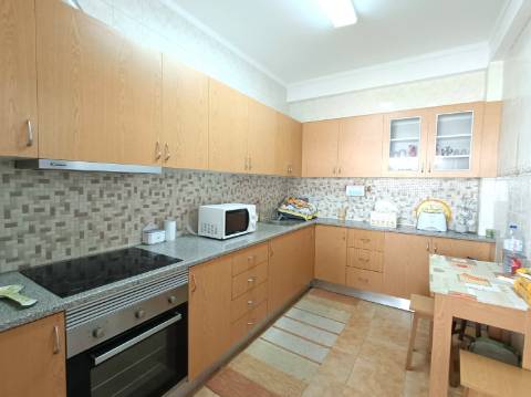 Apartamento T3 com Localização Privilegiada na Baixa da Cidade.