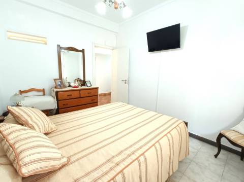 Apartamento T3 com Localização Privilegiada na Baixa da Cidade.