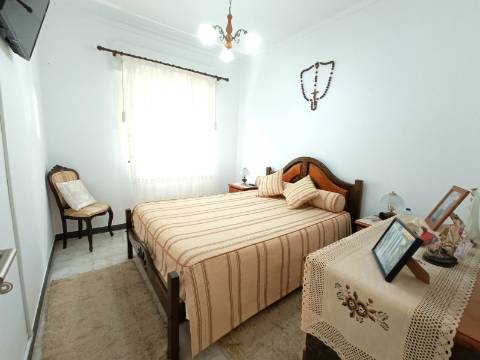 Apartamento T3 com Localização Privilegiada na Baixa da Cidade.