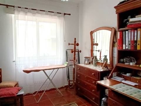 Apartamento T3 com Localização Privilegiada na Baixa da Cidade.