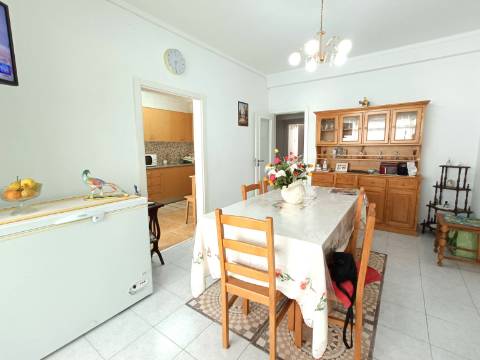 Apartamento T3 com Localização Privilegiada na Baixa da Cidade.