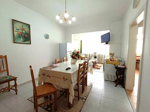 Apartamento T3 com Localização Privilegiada na Baixa da Cidade.