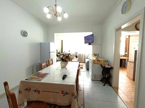 Apartamento T3 com Localização Privilegiada na Baixa da Cidade.