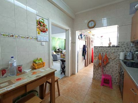 Apartamento T3 com Localização Privilegiada na Baixa da Cidade.