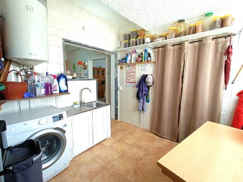 Apartamento T3 com Localização Privilegiada na Baixa da Cidade.