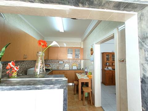 Apartamento T3 com Localização Privilegiada na Baixa da Cidade.