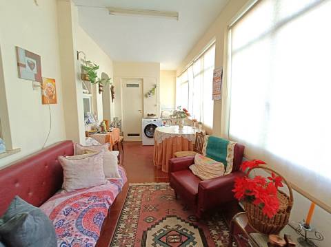 Apartamento T3 com garagem em box em Olhão.