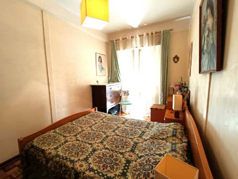 Apartamento T3 com garagem em box em Olhão.