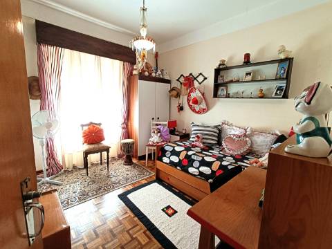 Apartamento T3 com garagem em box em Olhão.