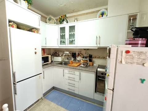 Apartamento T3 com garagem em box em Olhão.