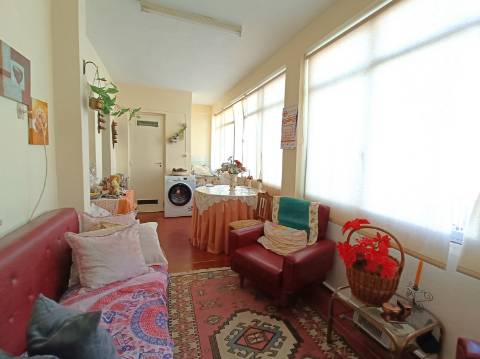 Apartamento T3 com garagem em box em Olhão.