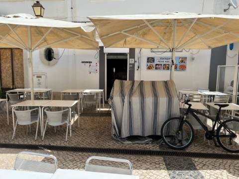️ RESTAURANTE COM RENTABILIDADE IMEDIATA NO CORAÇÃO DE VILA REAL DE SANTO ANTÓNIO ️
Oportunidade Única na Zona Mais Prestigiada da Cidade!