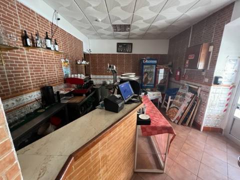 ️ RESTAURANTE COM RENTABILIDADE IMEDIATA NO CORAÇÃO DE VILA REAL DE SANTO ANTÓNIO ️
Oportunidade Única na Zona Mais Prestigiada da Cidade!