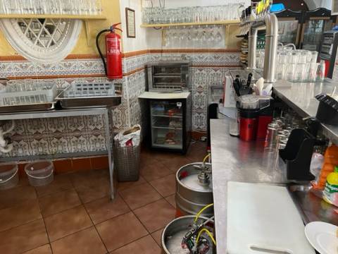 ️ RESTAURANTE COM RENTABILIDADE IMEDIATA NO CORAÇÃO DE VILA REAL DE SANTO ANTÓNIO ️
Oportunidade Única na Zona Mais Prestigiada da Cidade!