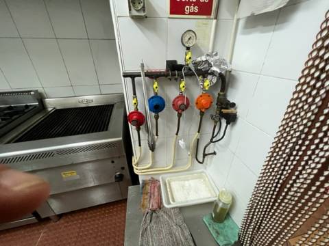 ️ RESTAURANTE COM RENTABILIDADE IMEDIATA NO CORAÇÃO DE VILA REAL DE SANTO ANTÓNIO ️
Oportunidade Única na Zona Mais Prestigiada da Cidade!