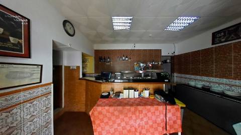 ️ RESTAURANTE COM RENTABILIDADE IMEDIATA NO CORAÇÃO DE VILA REAL DE SANTO ANTÓNIO ️
Oportunidade Única na Zona Mais Prestigiada da Cidade!