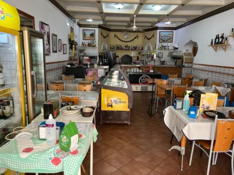 ️ RESTAURANTE COM RENTABILIDADE IMEDIATA NO CORAÇÃO DE VILA REAL DE SANTO ANTÓNIO ️
Oportunidade Única na Zona Mais Prestigiada da Cidade!